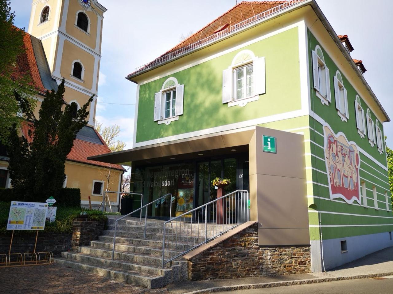 Aparthotel "Goldener Hahn Apartments" Bad Waltersdorf Buitenkant foto