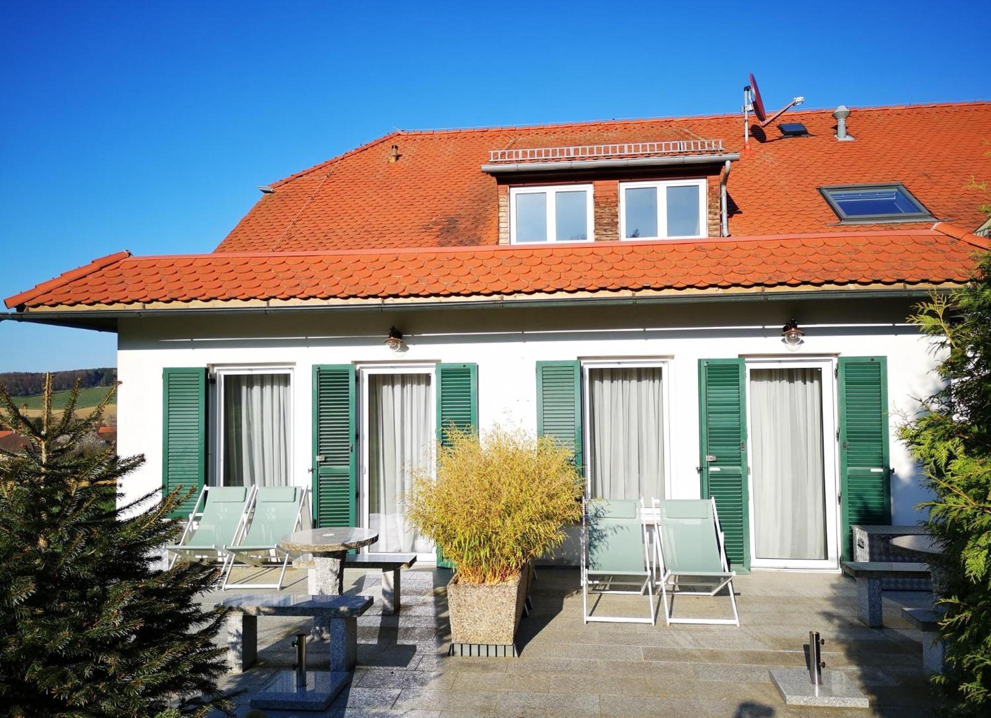 Aparthotel "Goldener Hahn Apartments" Bad Waltersdorf Buitenkant foto